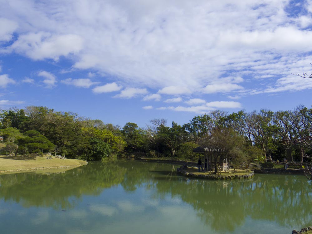 識名園の池