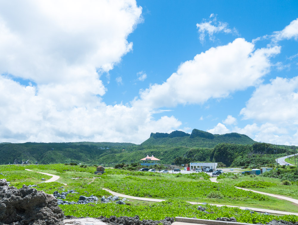 辺戸岬のパーラーと遊歩道