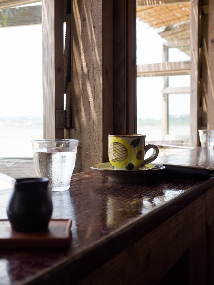 浜辺の茶屋でゆっくりカフェタイム