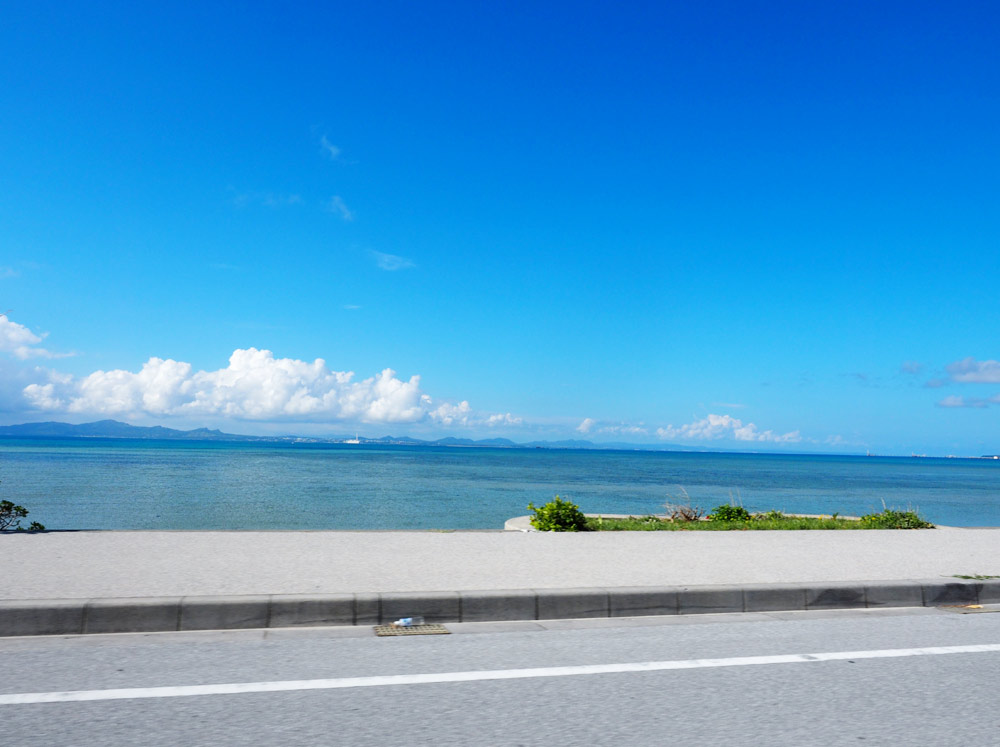 海をみながら運転