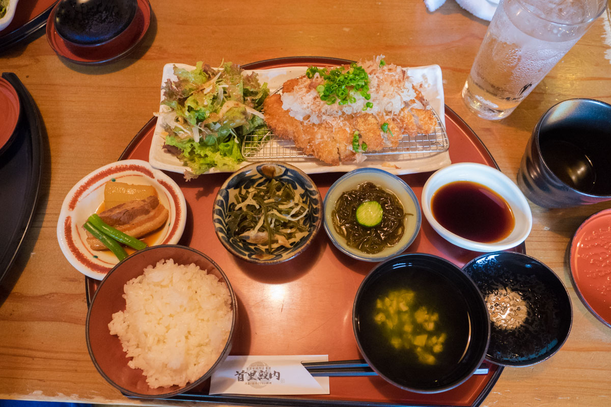 あぐーのとんかつ定食