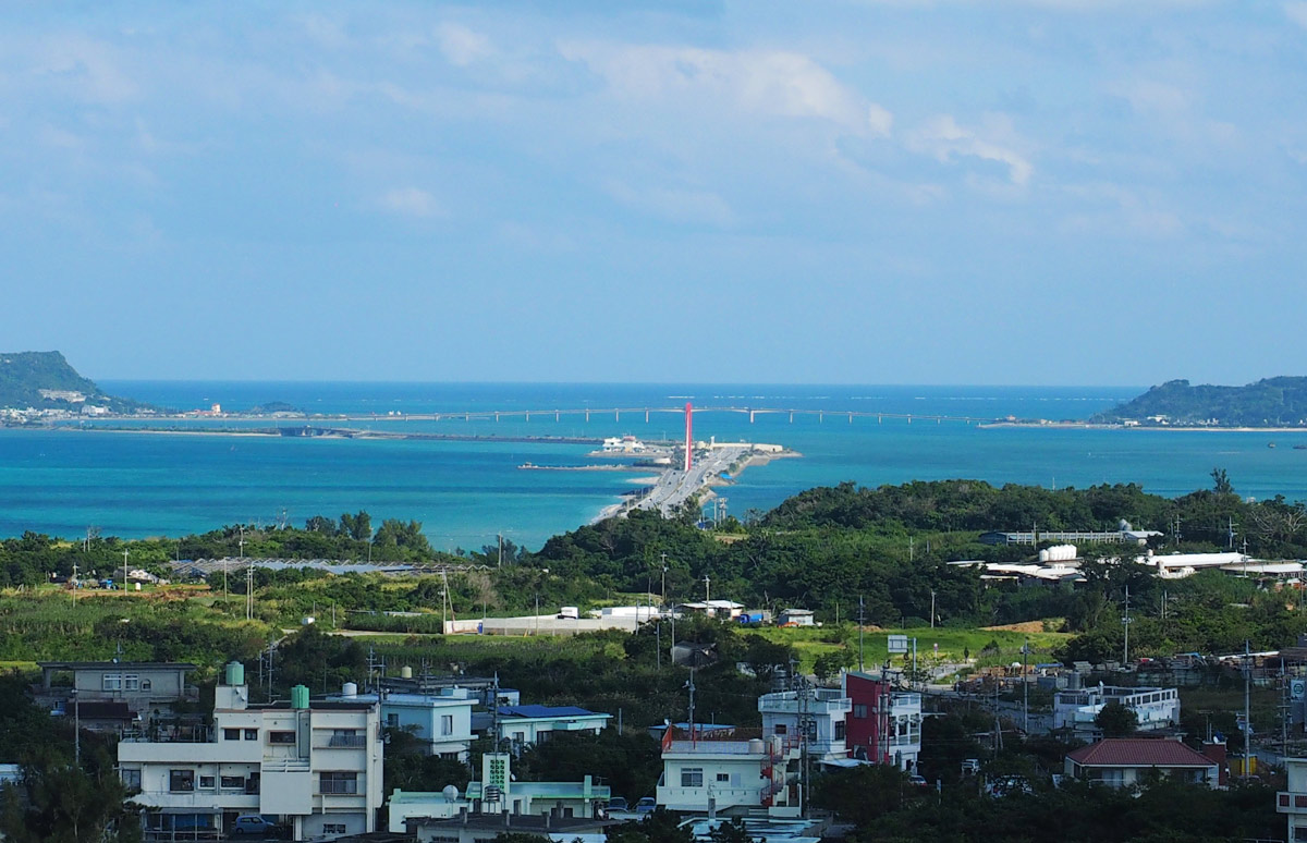 海中道路を見ることができる