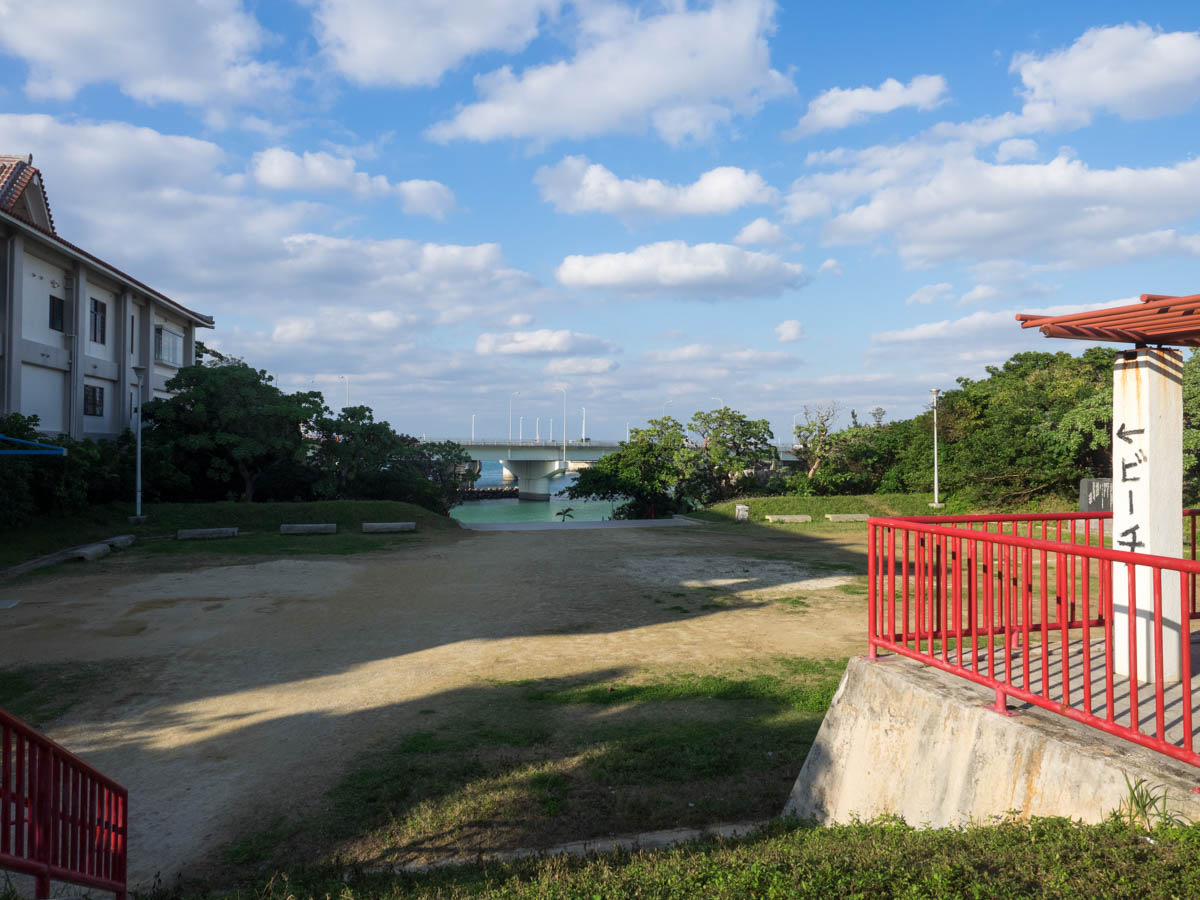 波上宮近くのビーチ