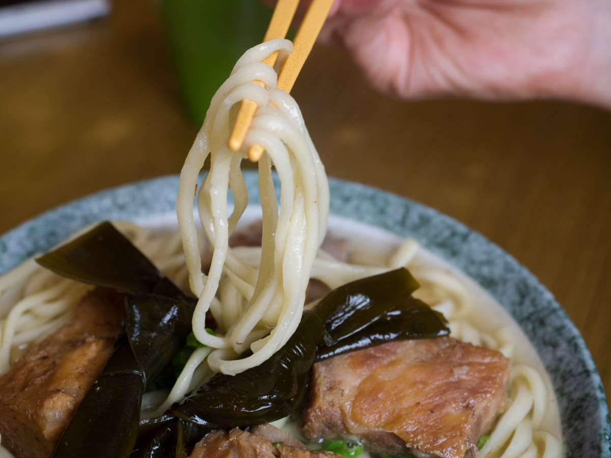 宮里そばの平中麺