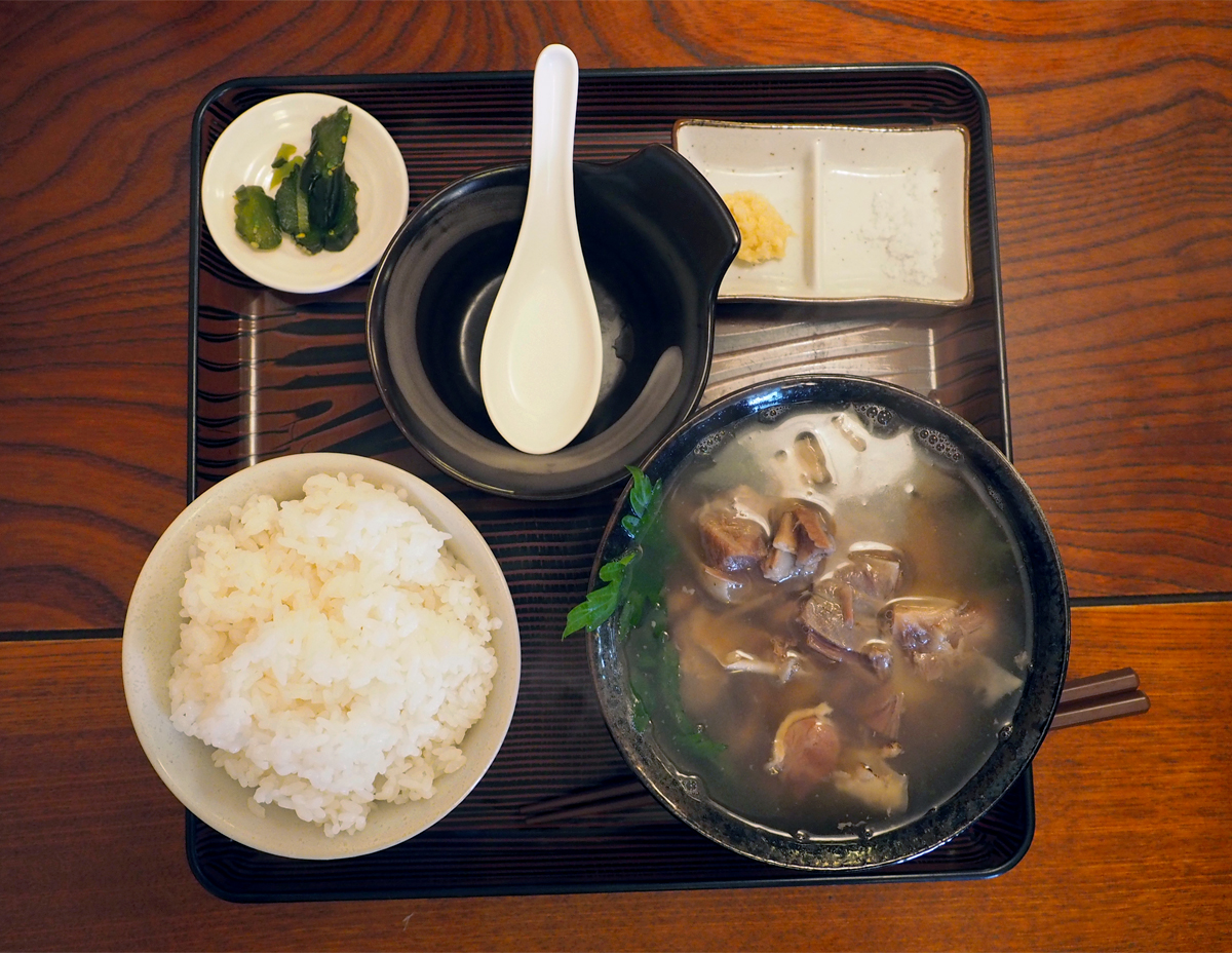 南山の山羊汁定食