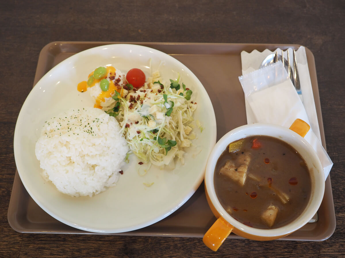 カフェオンオアエイトのステーキ丼セット