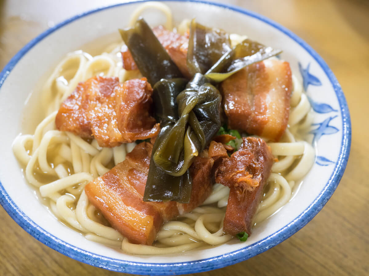 三枚肉そば。お肉と昆布