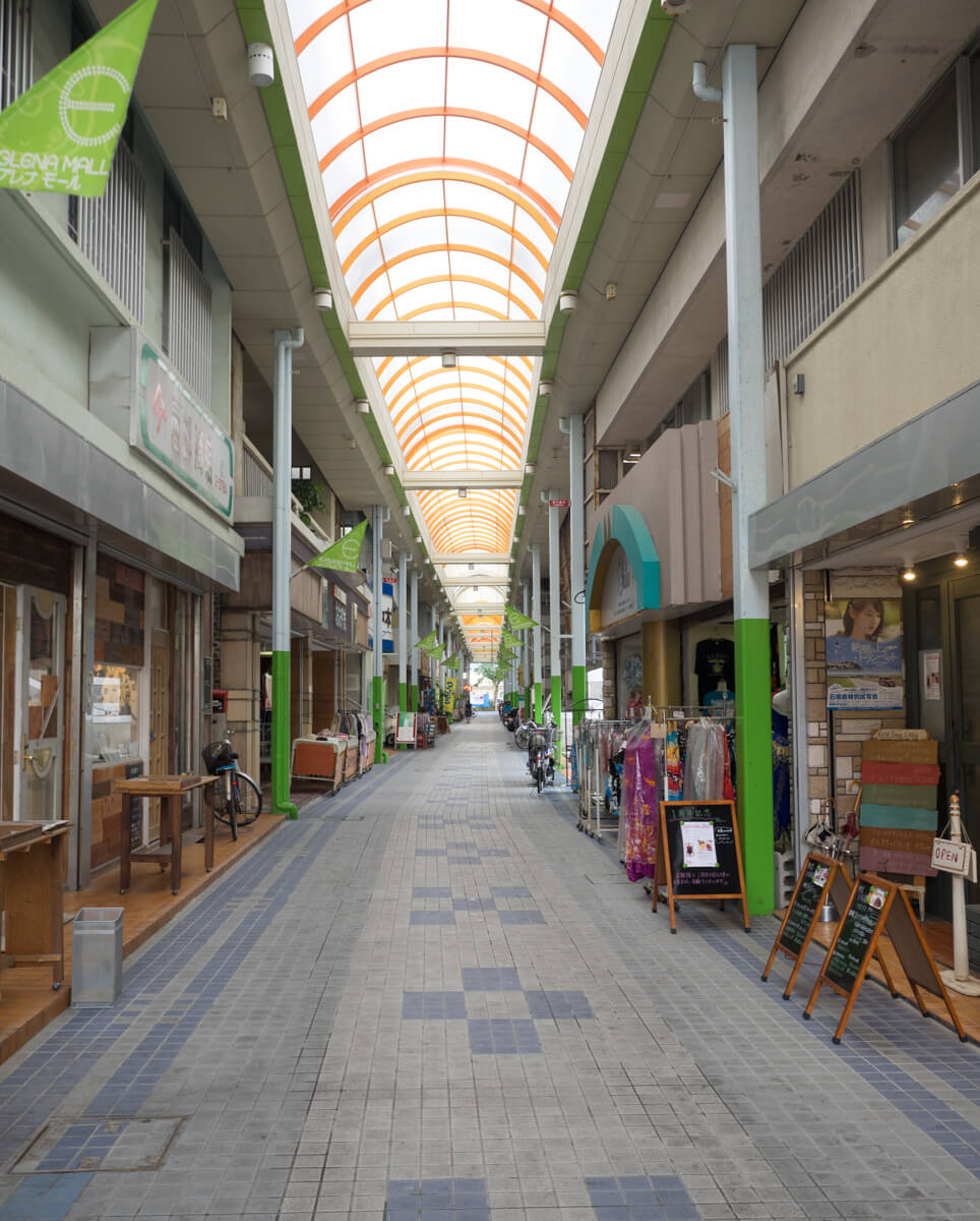 ユーグレナモールの商店街