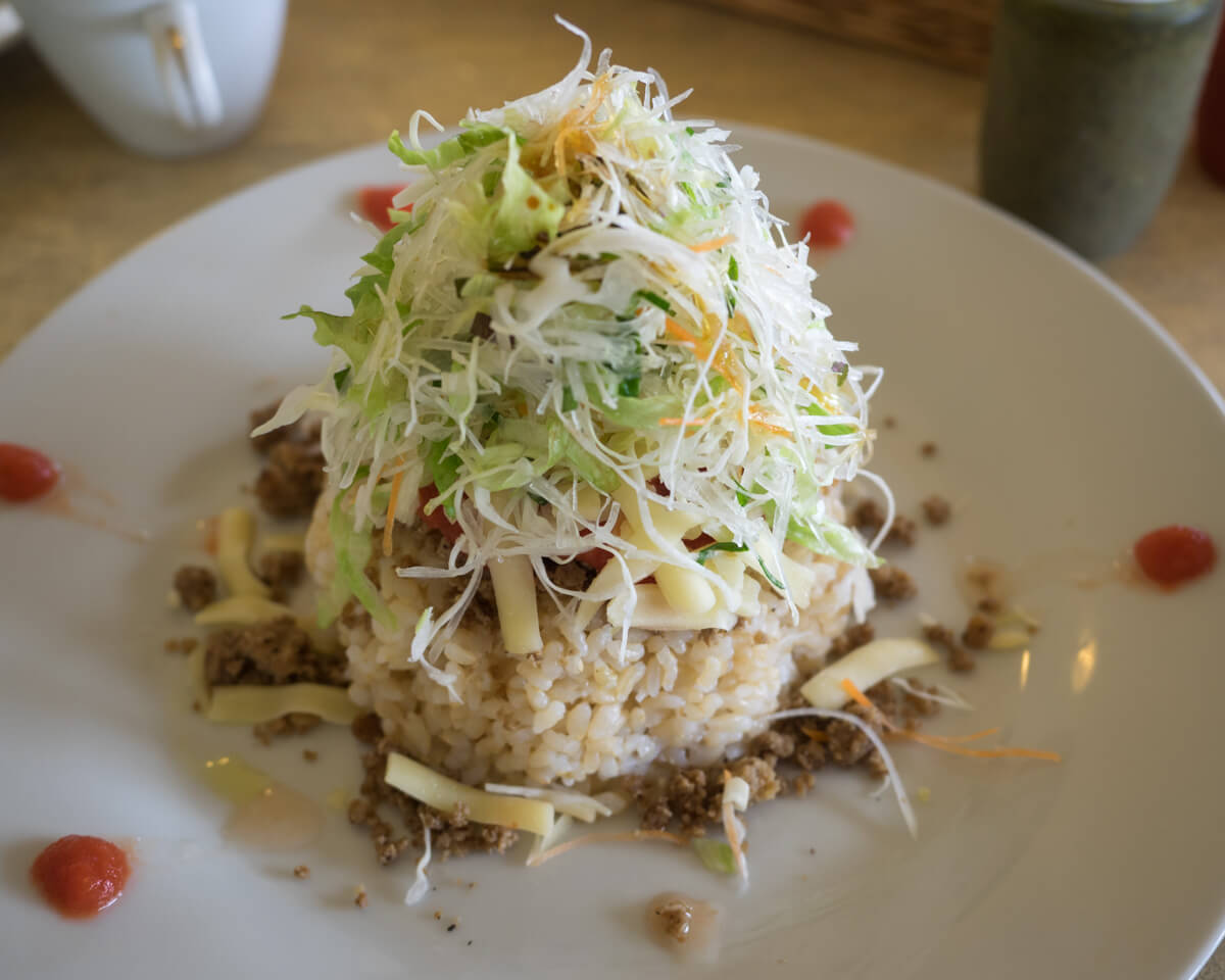 タコライスは野菜が山盛り