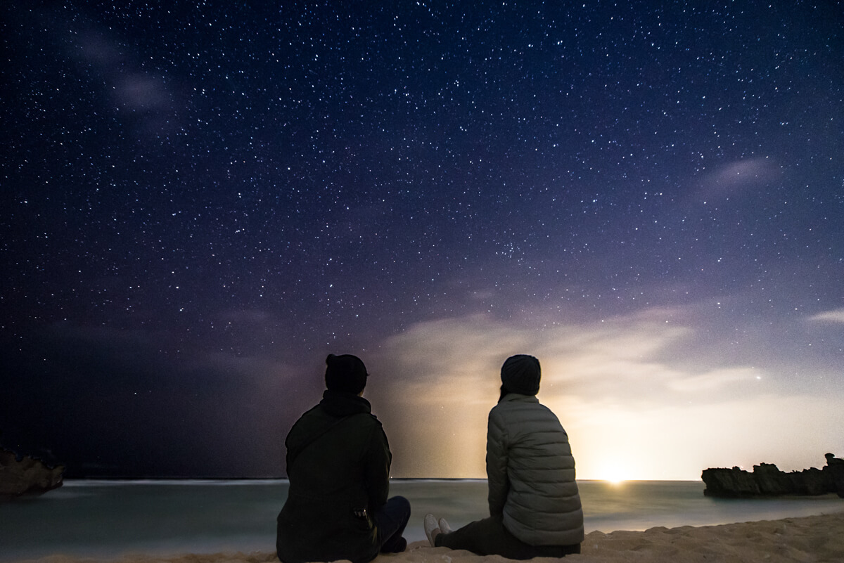 ビーチと星空