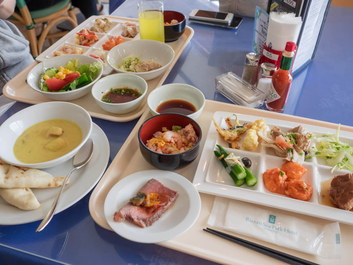 ランチバイキングで食べすぎる