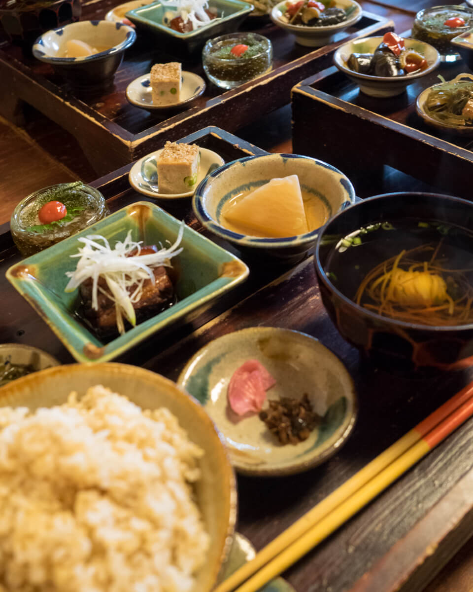 くぇーぶー定食