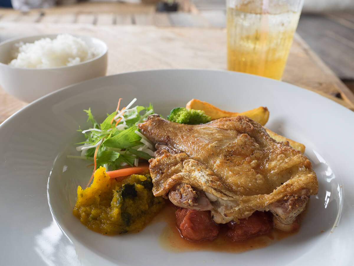 ひよこ豆のトマト煮込みチキンレグソテーのランチ