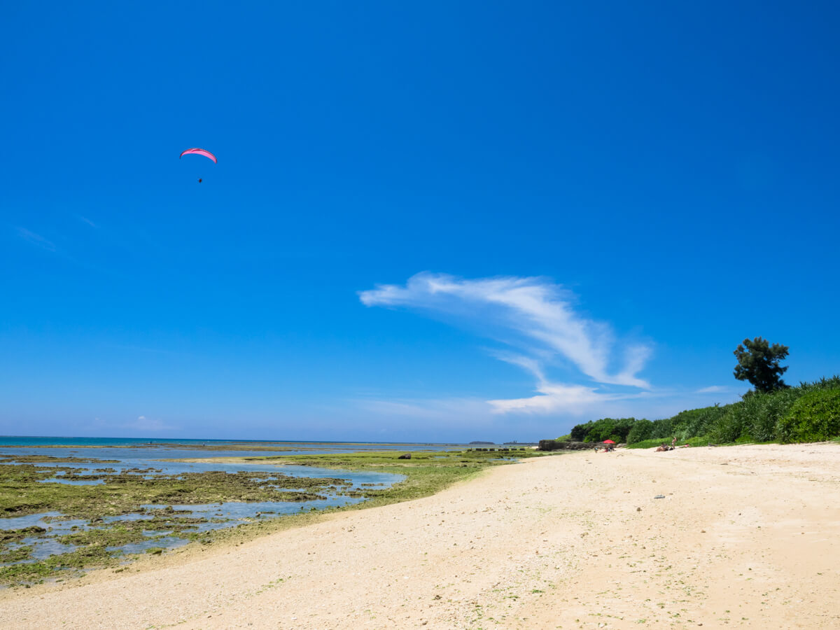 白い砂浜