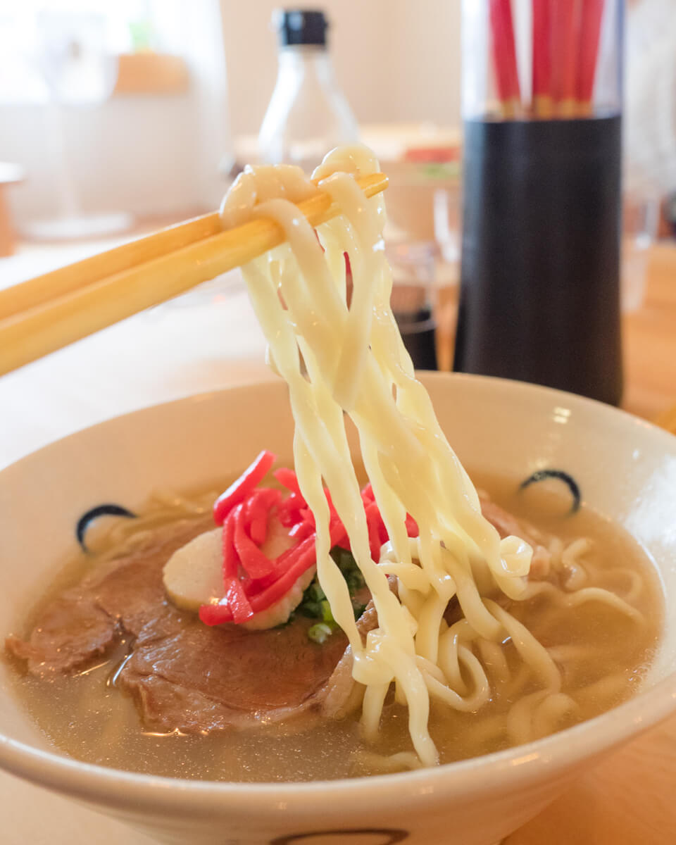 麺はつるっと