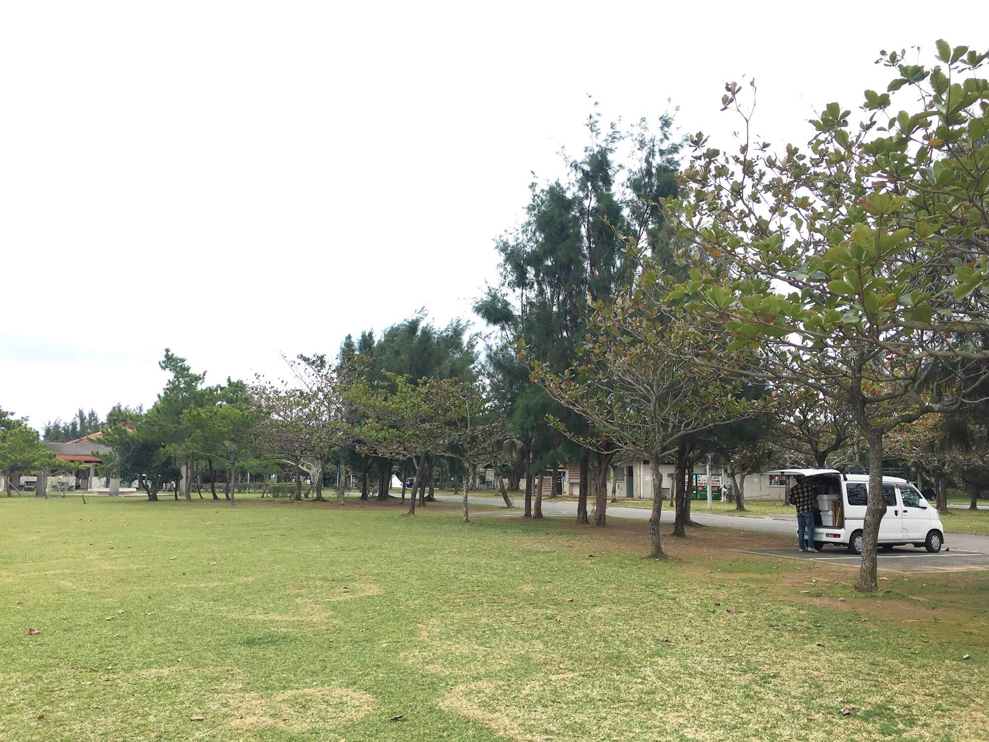 沖縄県総合運動公園でキャンプ