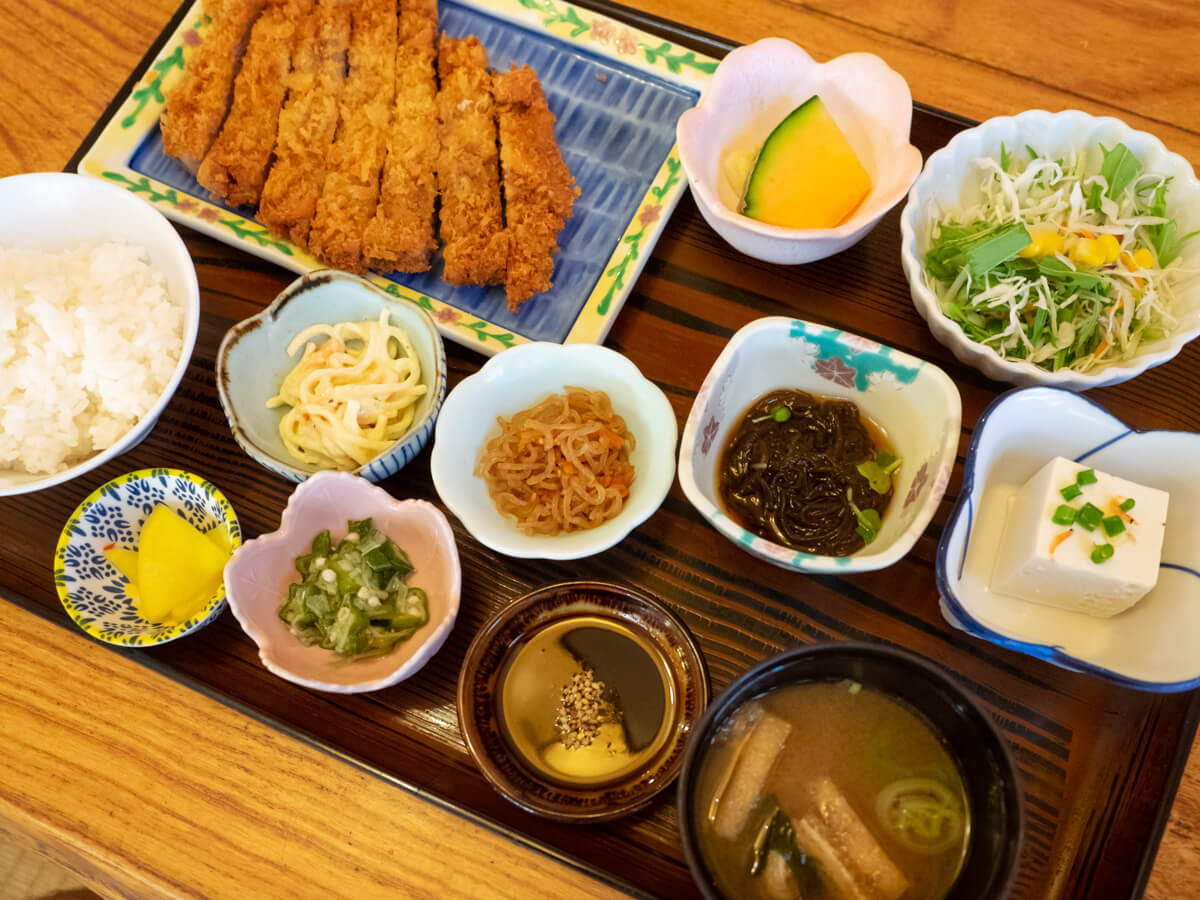 食堂ゆきののとんかつ定食