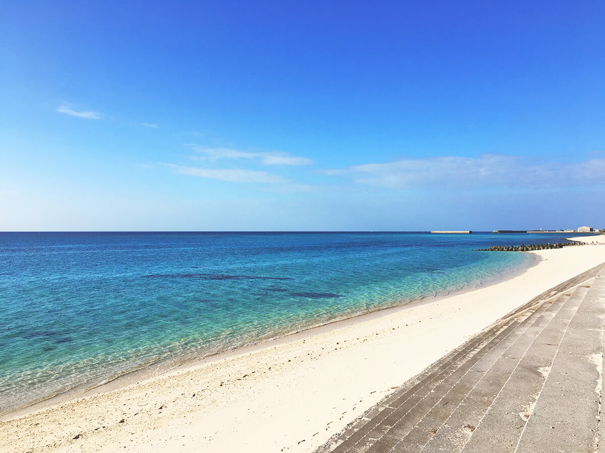 海の透明度が高い伊江ビーチ