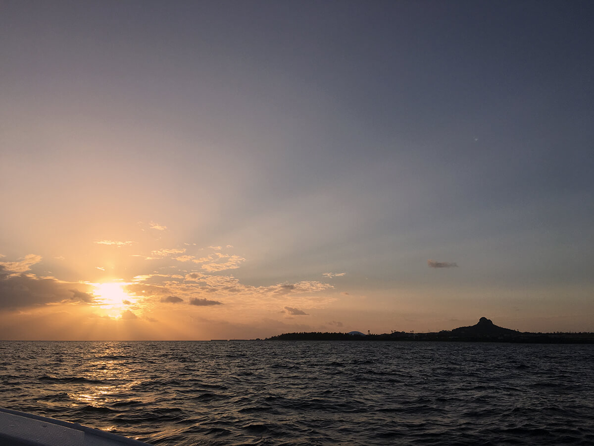 伊江島と夕日