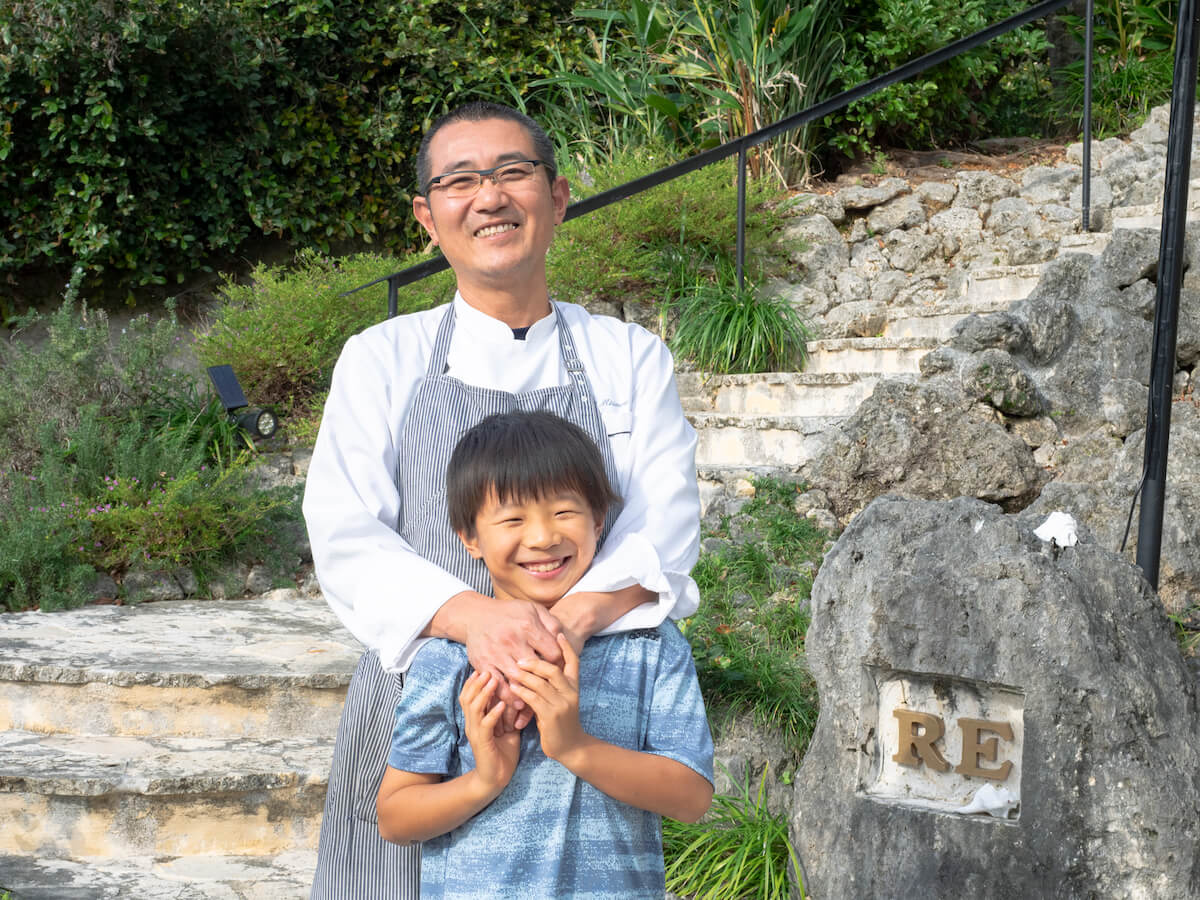 三沢賢さん。息子さんといっしょに