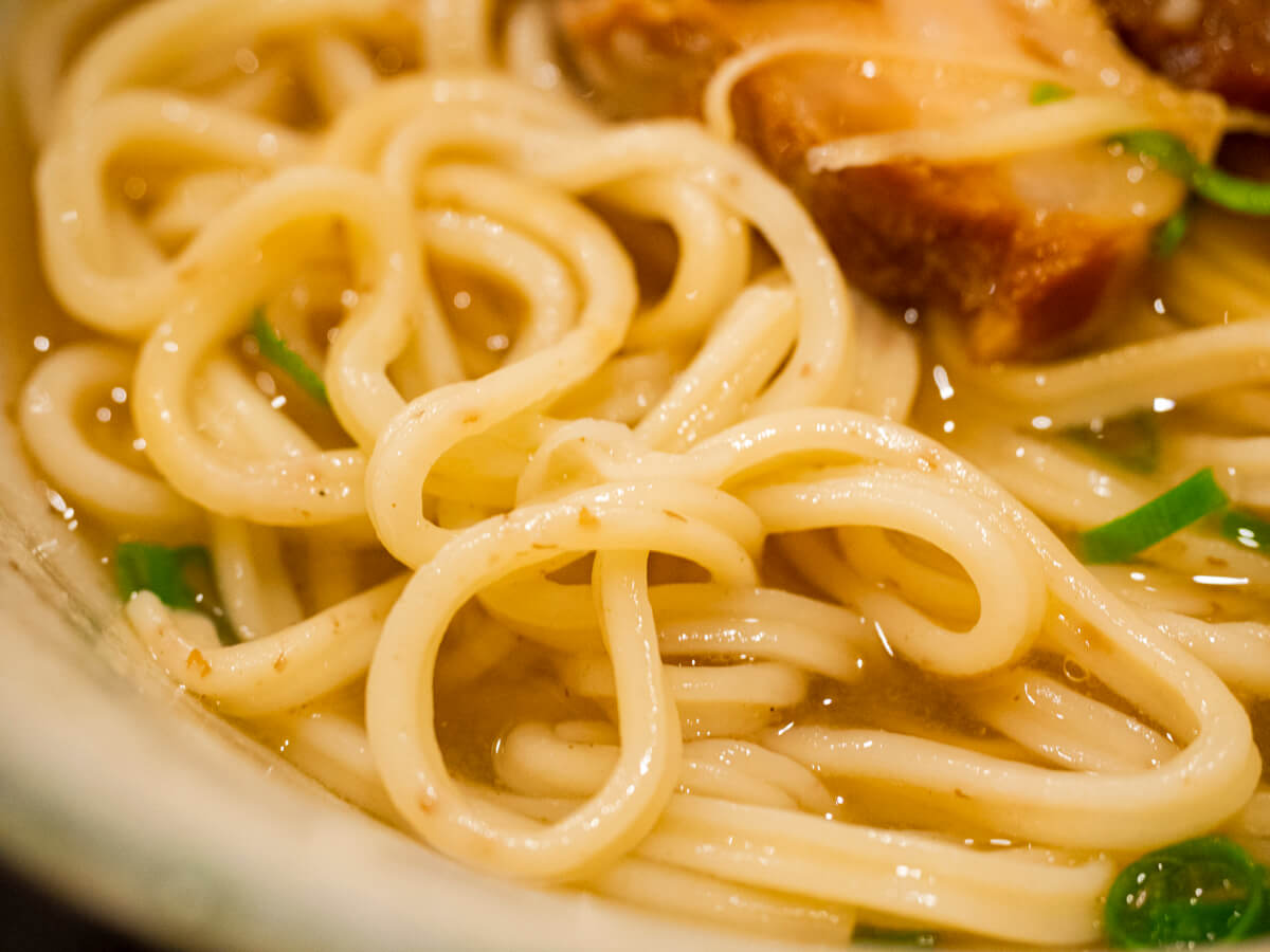 麺は沖縄県産100％小麦