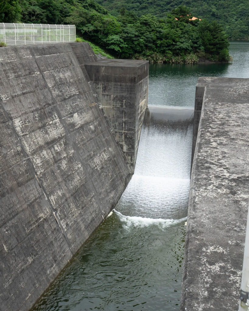 羽地ダムの放水
