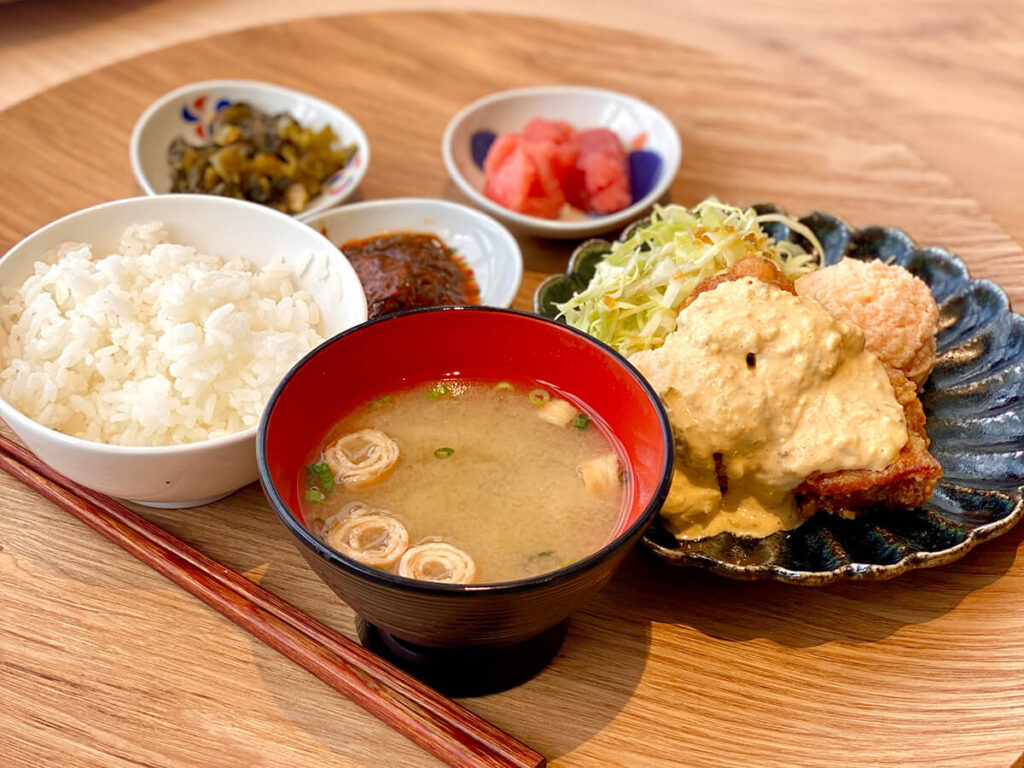 熟成鶏の唐揚げ南蛮
タルタル定食