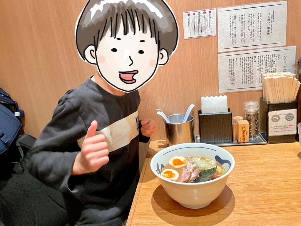 ラーメンでピース