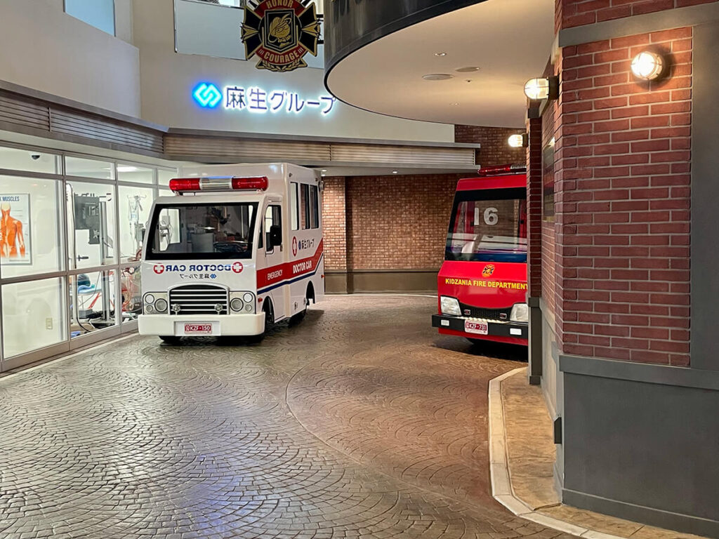 救急車、消防車