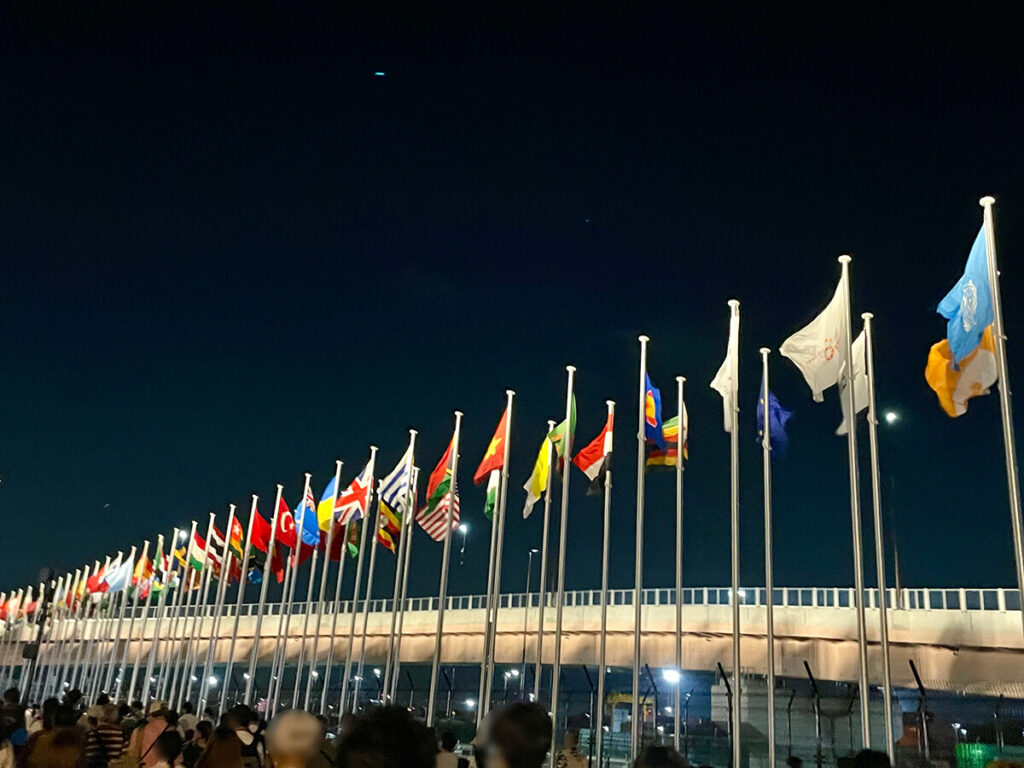 東ゲート出口