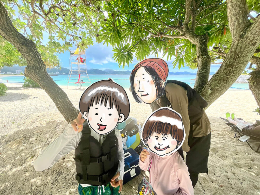 名護ビーチで家族写真