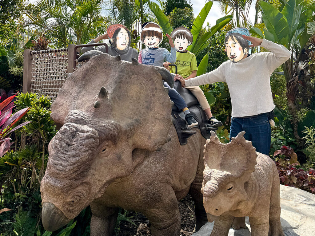 恐竜と記念撮影