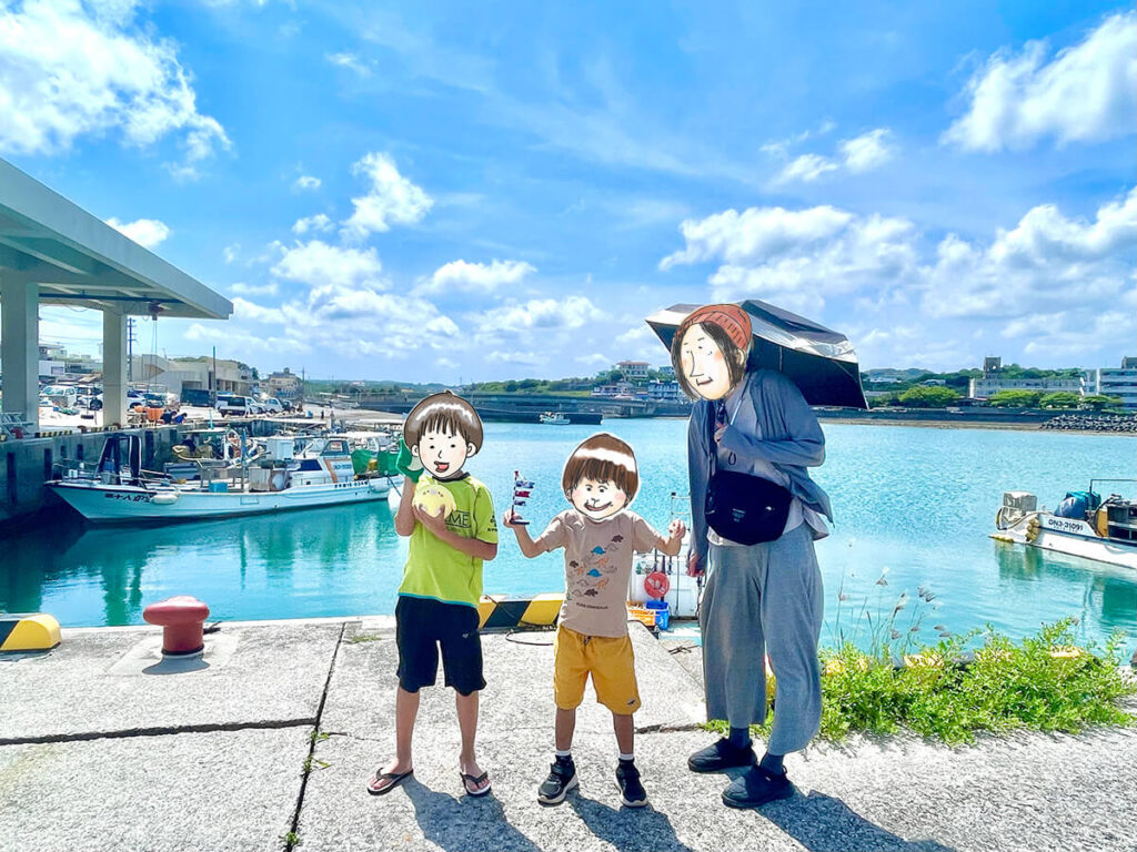 奥武島漁港でピース